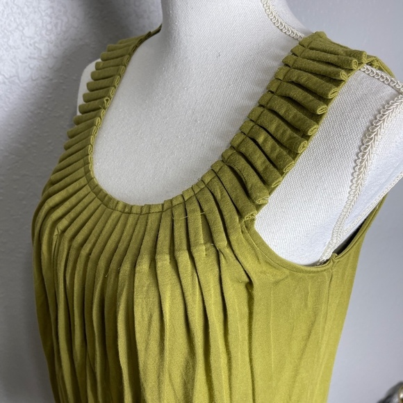 August Silk Option Olive green sleeveless tank top - Picture 7 of 9